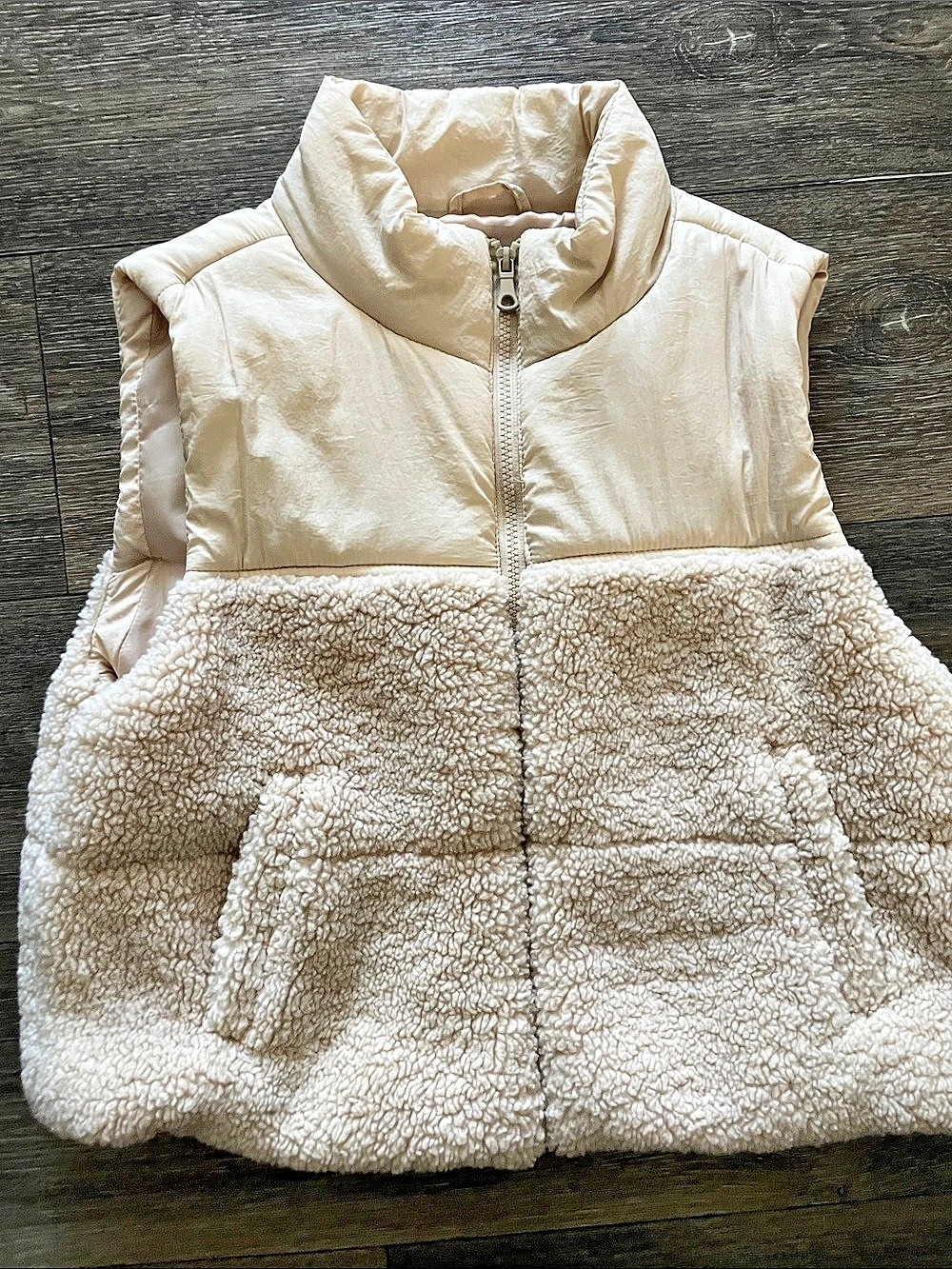 RSQ Sherpa Puffer Vest in White Large